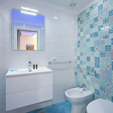 Bed & Breakfast Yourhome - Maison Nonna Anna 4*